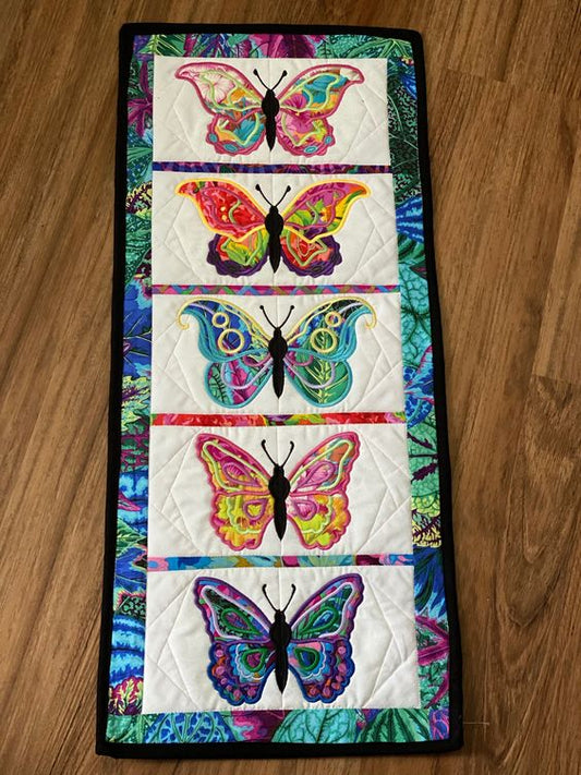 Butterfly CLA21112367 Quilted Table Runner