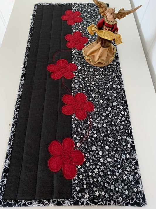 Flower CLA080424060 Quilted Table Runner