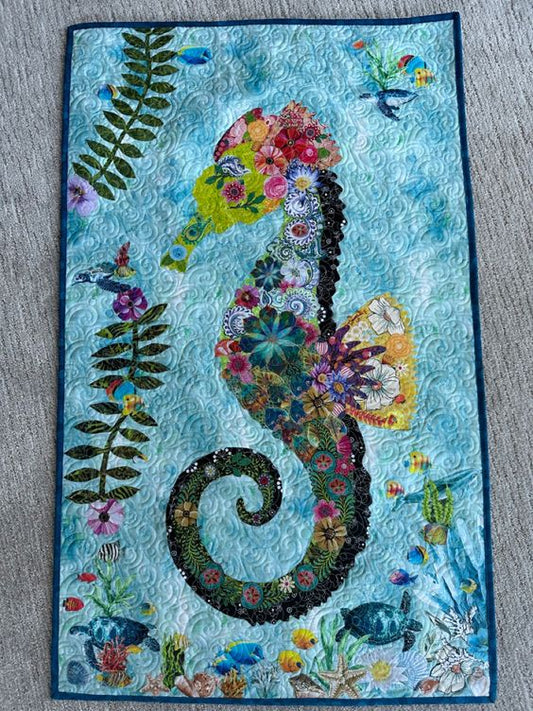 Seahorse CLA040124383 Quilted Table Runner