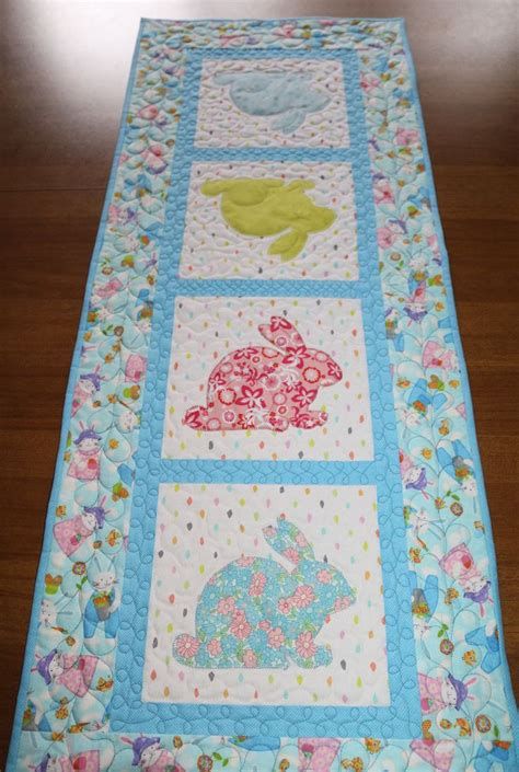 Bunny CLA28122320 Quilted Table Runner