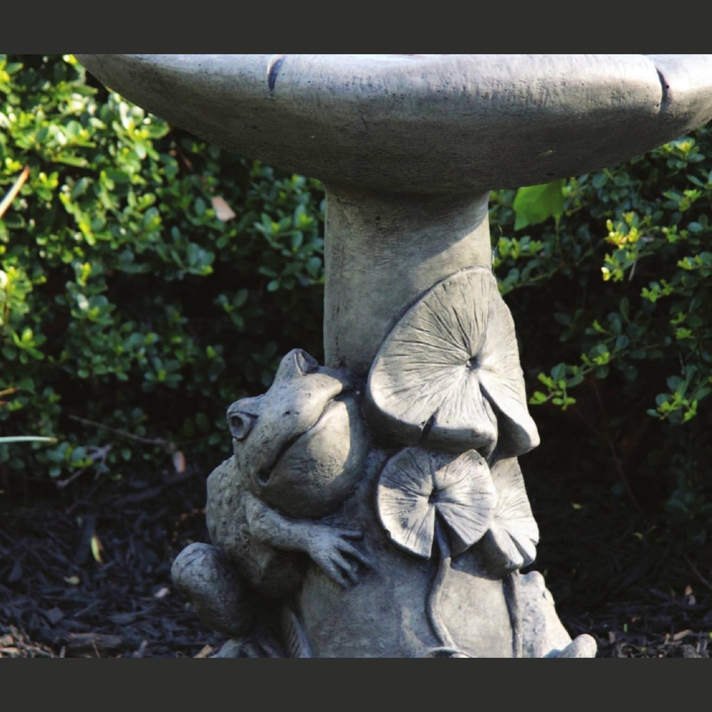 Frogs and Lilies 1-Piece Concrete Bird Bath