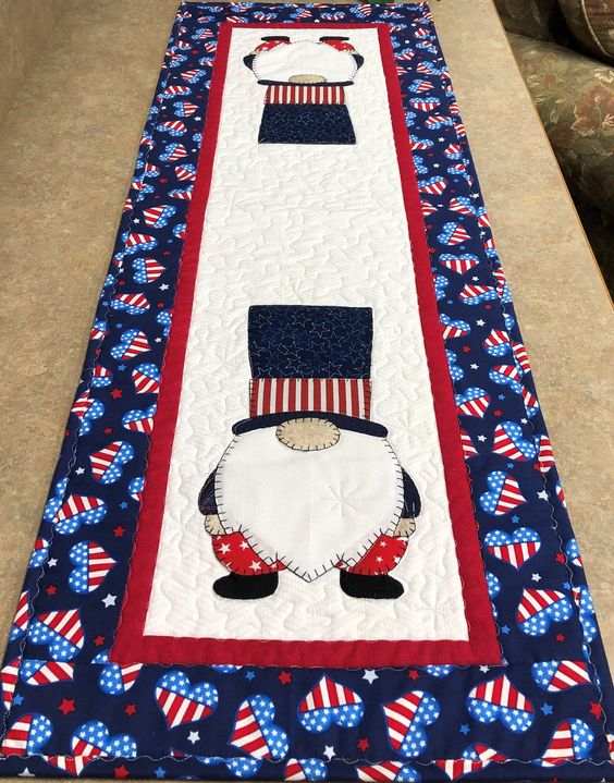 Gnome CLA21112360 Quilted Table Runner