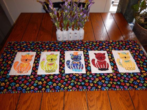 Cat CLA130324160 Quilted Table Runner