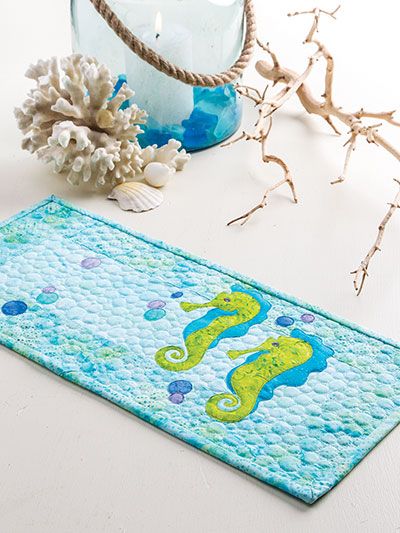 Seahorse CLA23112309 Quilted Table Runner