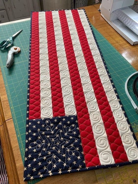 American Flag CLA130324186 Quilted Table Runner