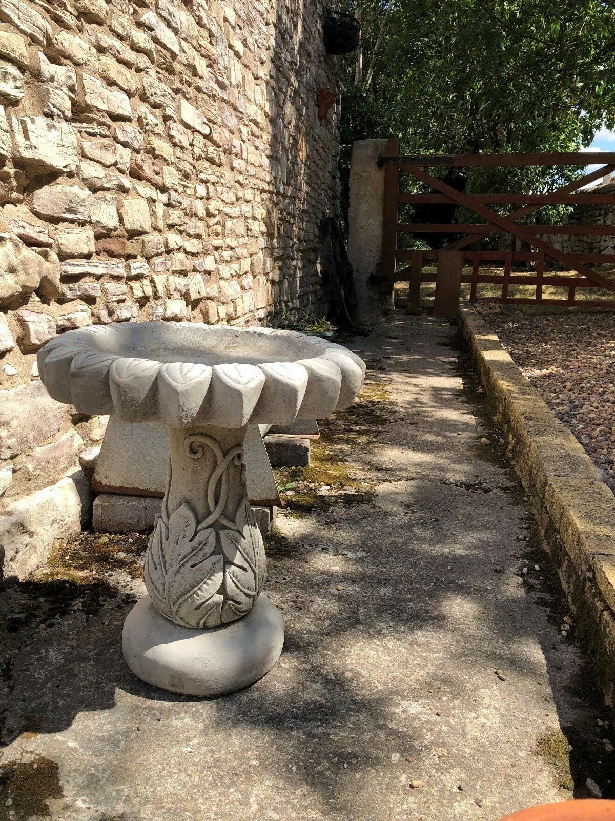 Stunning Stone Sunflower Design Sculpture Garden Bird Bath