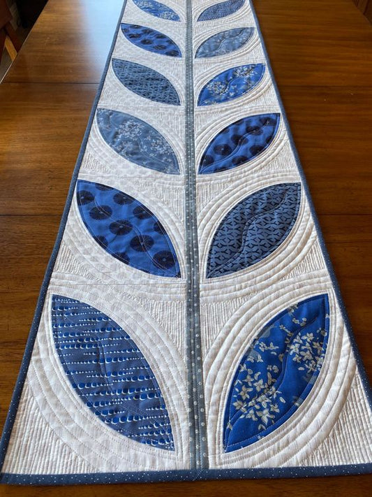 Leaves CLA150324150 Quilted Table Runner