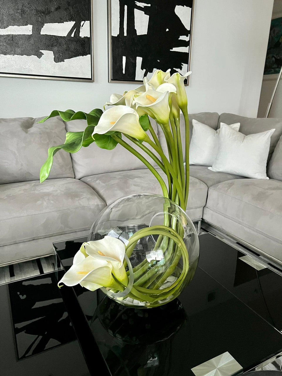 Crosswinds vase with calla lilies(Out of Stock)