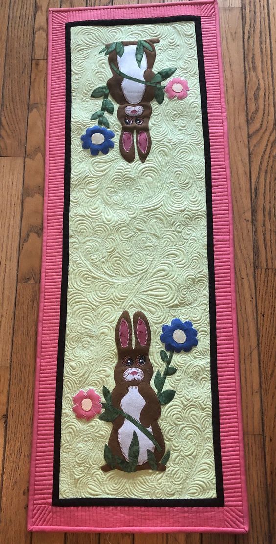 Rabbit CLA29122305 Quilted Table Runner