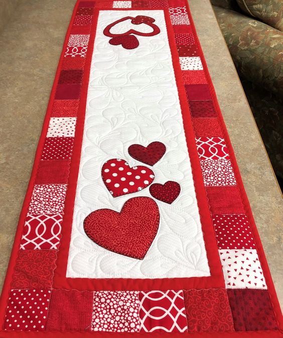 Heart CLA140324061 Quilted Table Runner