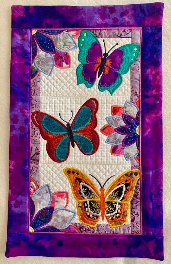 Butterfly CLA130324157 Quilted Table Runner