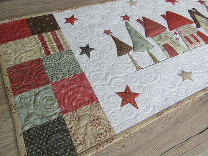 Christmas Houses CLA140324100 Quilted Table Runner