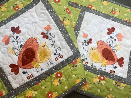 Bird CLA150324068 Quilted Table Runner