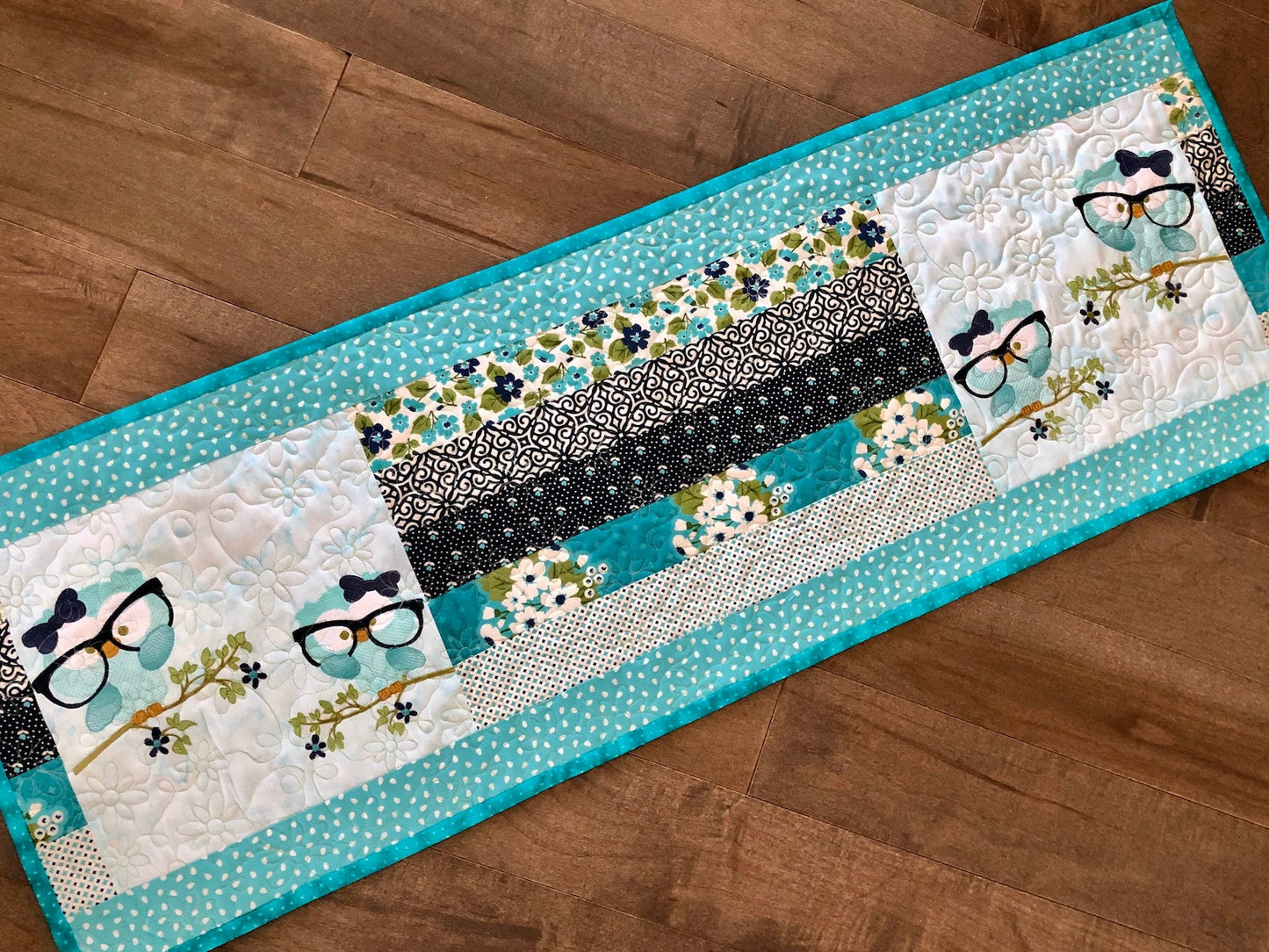 Owl CLA150324065 Quilted Table Runner