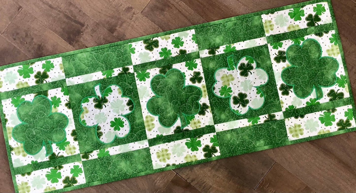 Shamrock CLA150324039 Quilted Table Runner