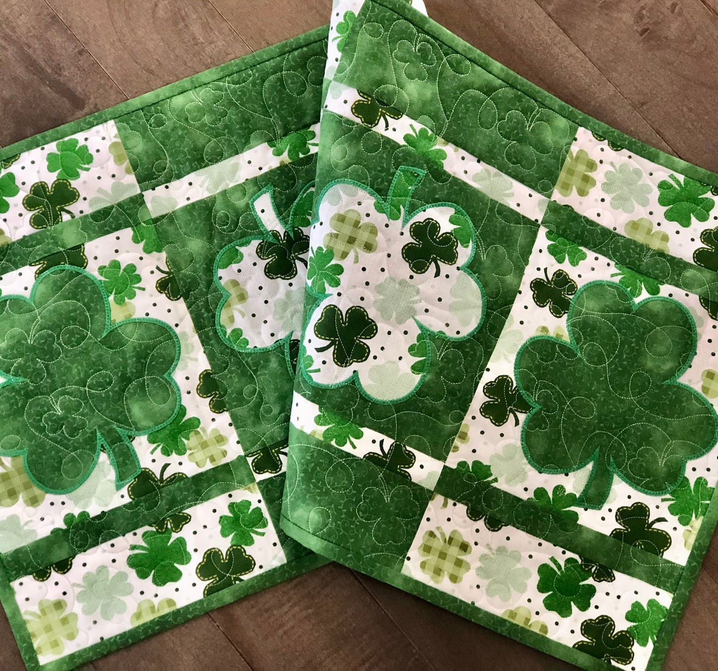 Shamrock CLA150324039 Quilted Table Runner