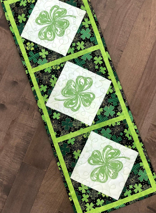 Shamrock CLA150324034 Quilted Table Runner