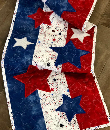 Patriotic Star CLA150324028 Quilted Table Runner