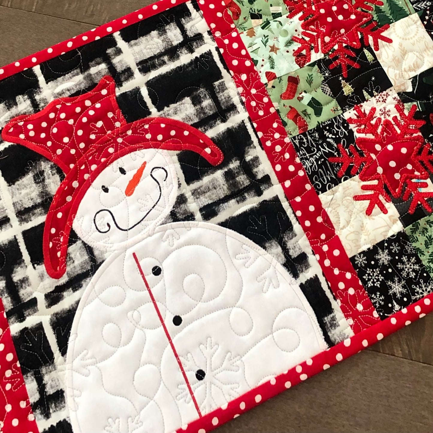 Christmas Snowman CLA150324009 Quilted Table Runner