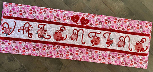 Valentine CLA150324007 Quilted Table Runner