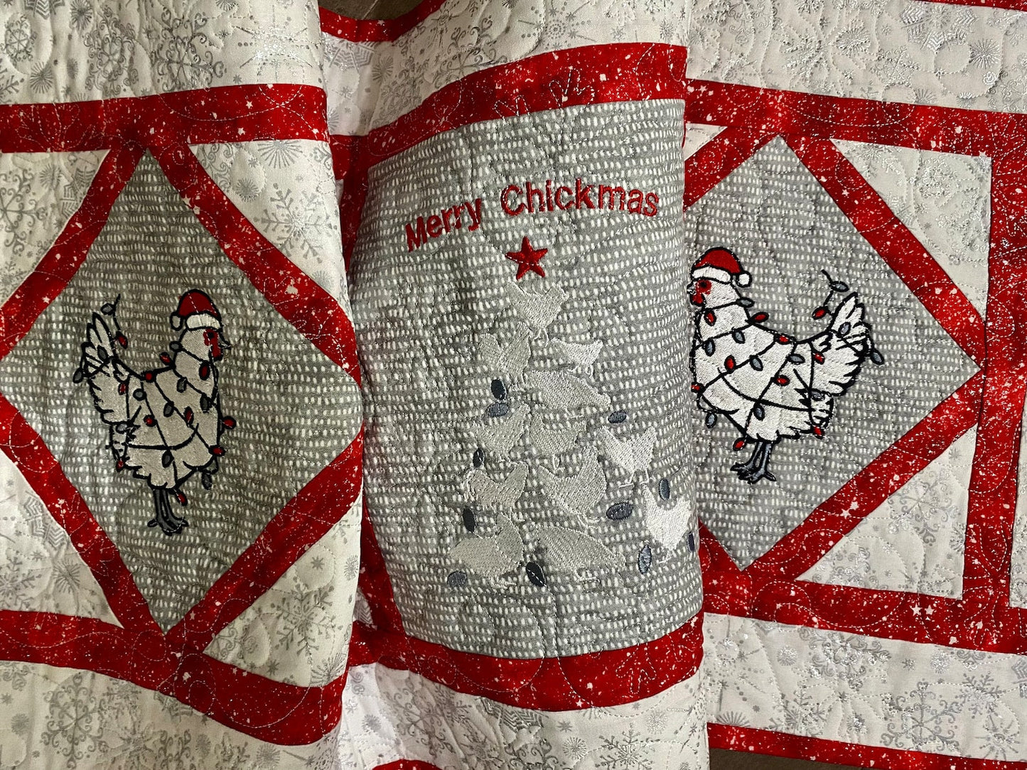 Merry Chickmas CLA140324116 Quilted Table Runner