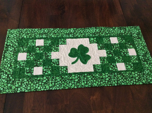 Shamrock CLA240424005 Quilted Table Runner