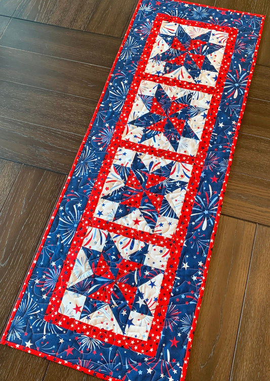 Star CLA150324114 Quilted Table Runner