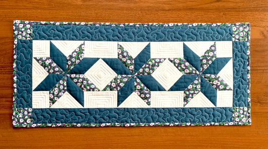 Star CLA150324106 Quilted Table Runner