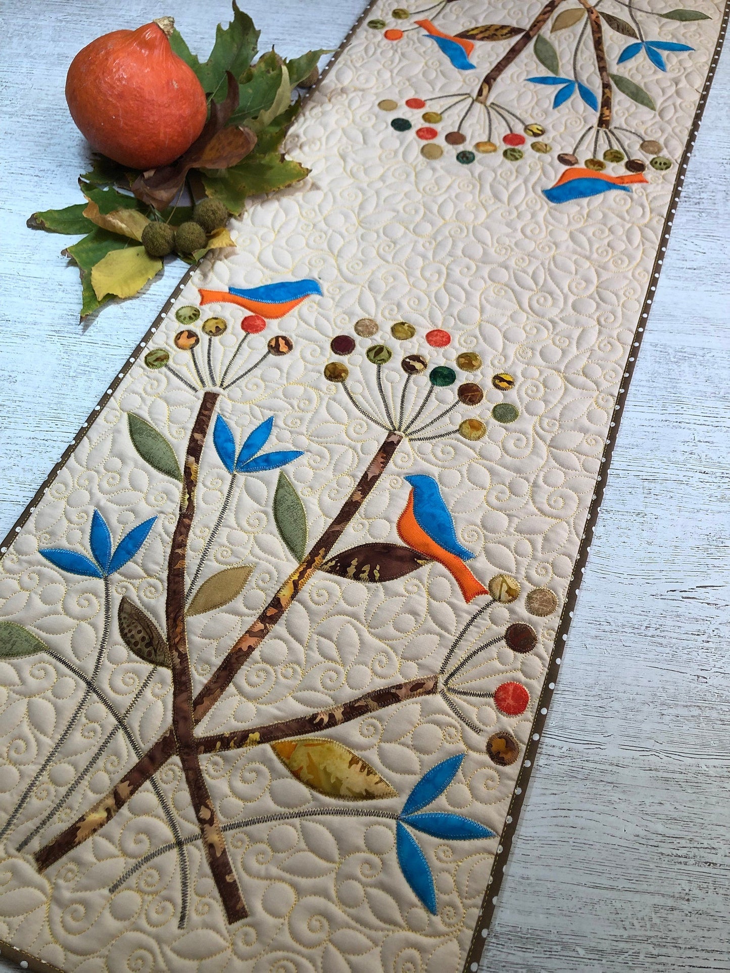 Bird CLA140324009 Quilted Table Runner