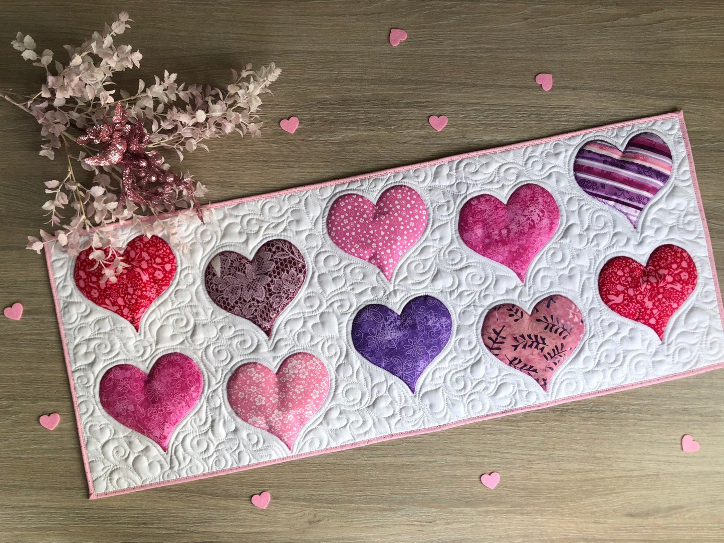 Heart CLA140324017 Quilted Table Runner