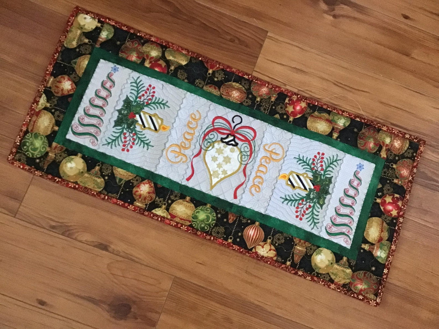 Christmas CLA150324087 Quilted Table Runner