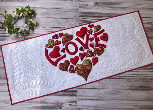 Valentine Heart CLA140324003 Quilted Table Runner