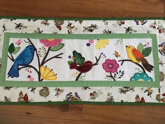 Spring Bird CLA150324081 Quilted Table Runner