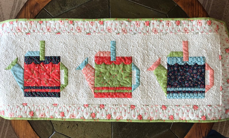 Watercan CLDY180624094 Quilted Table Runner