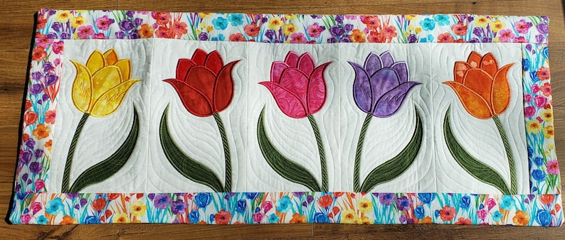 Tulip CLDY180624062 Quilted Table Runner