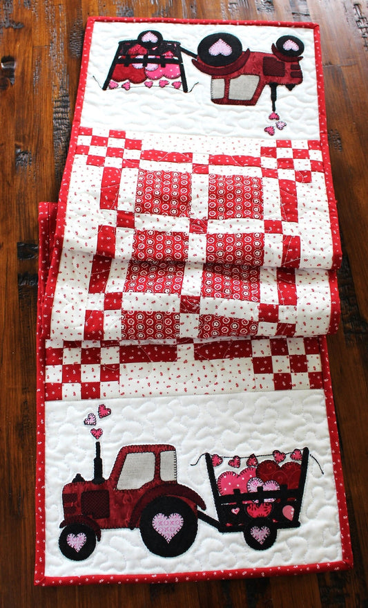 Heart Tractor CLDY180624071 Quilted Table Runner