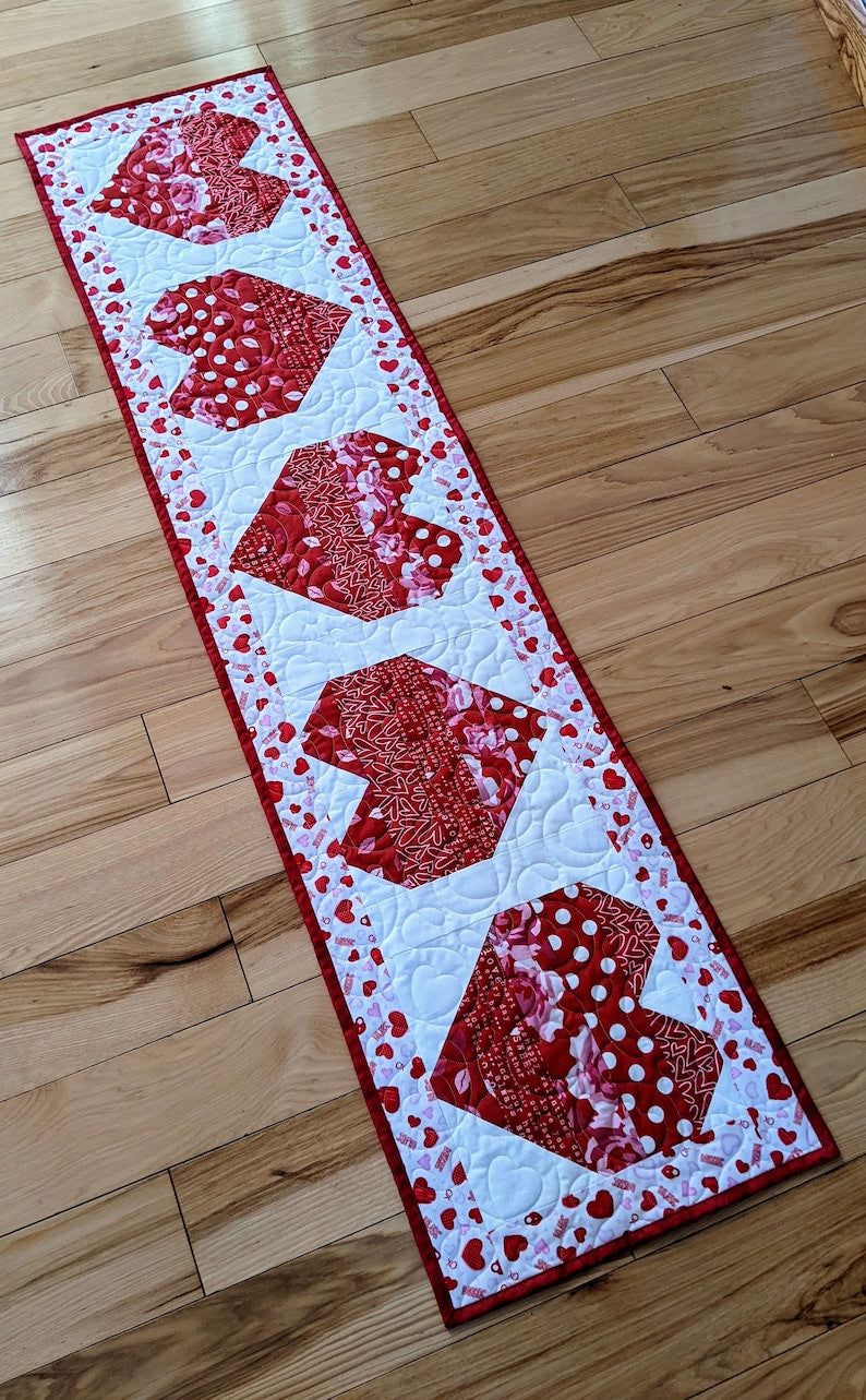 Heart CLDY180624068 Quilted Table Runner