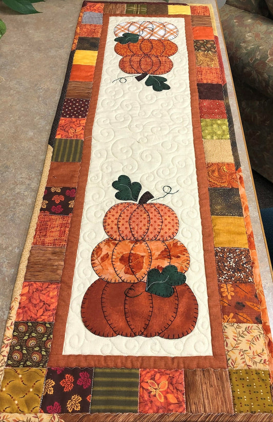 Pumpkin CLDY180624060 Quilted Table Runner