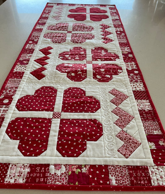 Heart Flower CLDY180624069 Quilted Table Runner