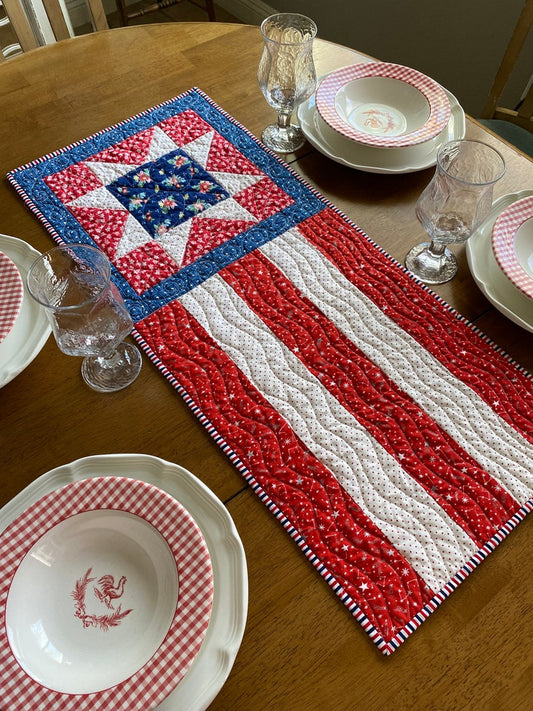 Americana CLDY180624026 Quilted Table Runner